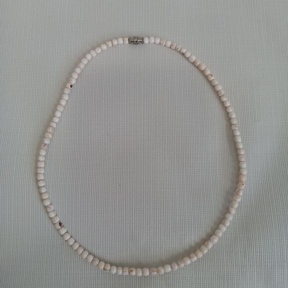 Off White MOP Shell Round Beaded Lightweight Single Strand Choker Style Necklace - Picture 3 of 9